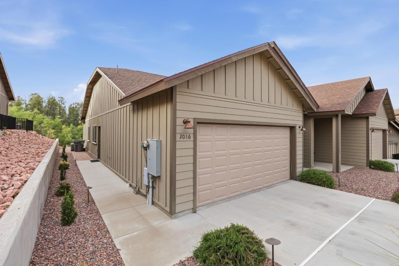 2016 front exterior corner with landscaping